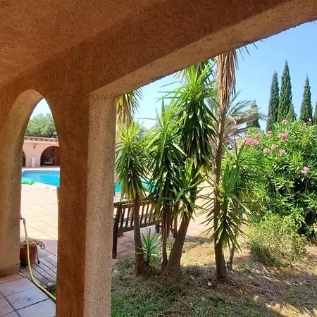 Charming With Pool, Sea And Mountain Views Apartmán